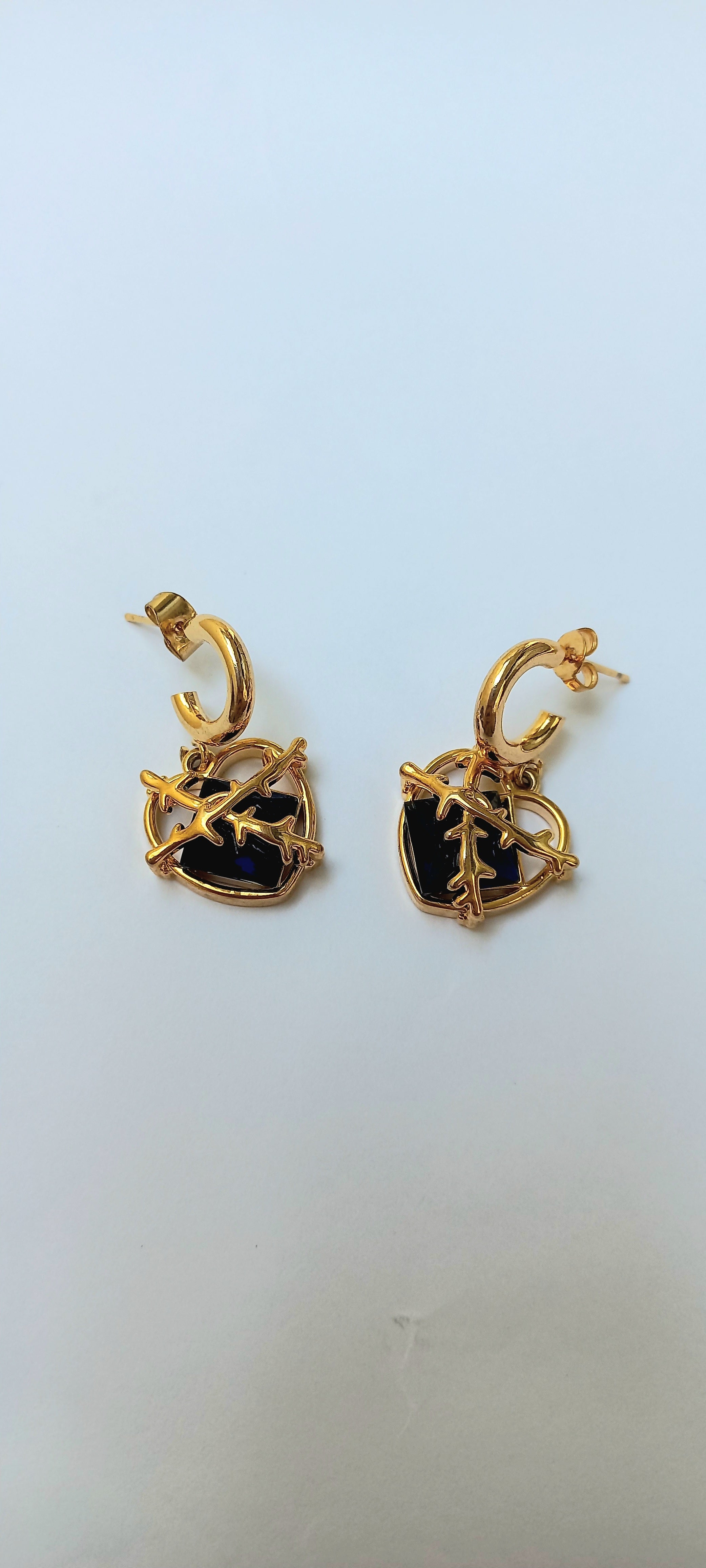 Barbed Wire Heart Dangle Earring – Golden